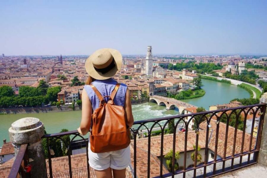 3 Hour Shared Walking and Aperitivo Tour of Verona