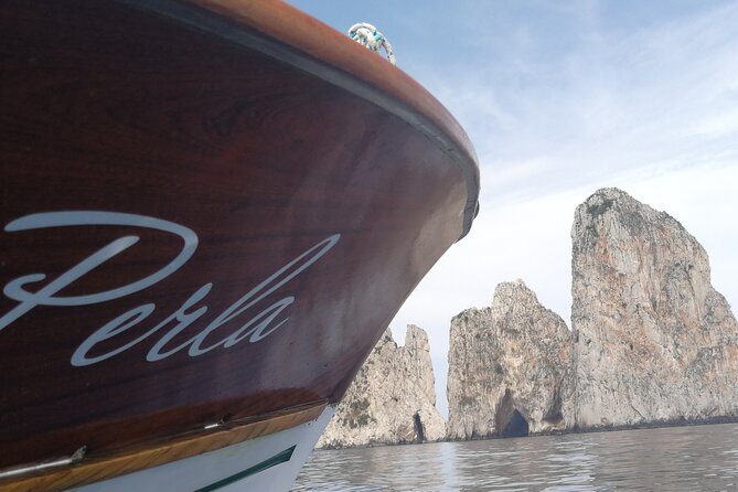 3 Hours Tour of Capri With Traditional Gozzo