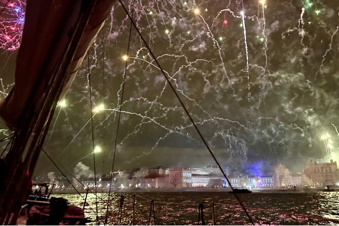 31st December Firework and Champagne Sailing Tour in Lisbon - Tour Overview