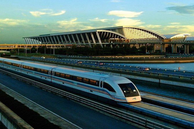 4-Hour Private Shanghai Modern Impression Tour With Tower and Maglev Train Ride
