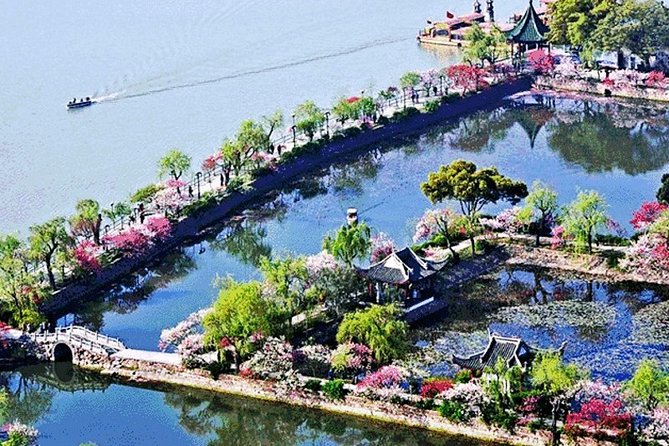 4-Hour Wuxi Taihu Yuantouzhu Scenic Private Tour With Boat Ride