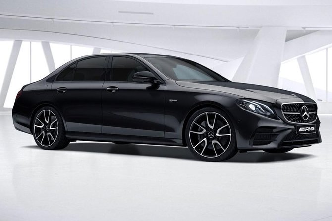 Airport Transfer: Warsaw Airport WAW to Warsaw by Business Car