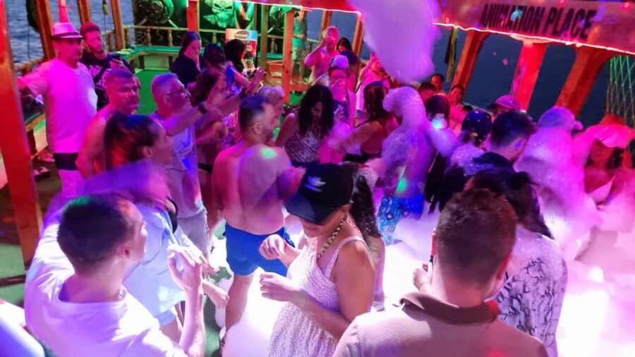 Alanya: Transfer to the Night Disco Boat Tour & Foam Party