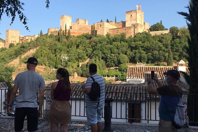 Albaicín and Sacromonte Sunset Tour + Flamenco Show - Meeting and Transportation