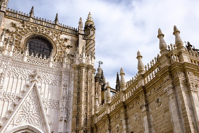 Alcazar, Cathedral and Giralda + Santa Cruz