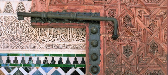 Alhambra and Albaicin+Sacromonte Premium Guided Tour