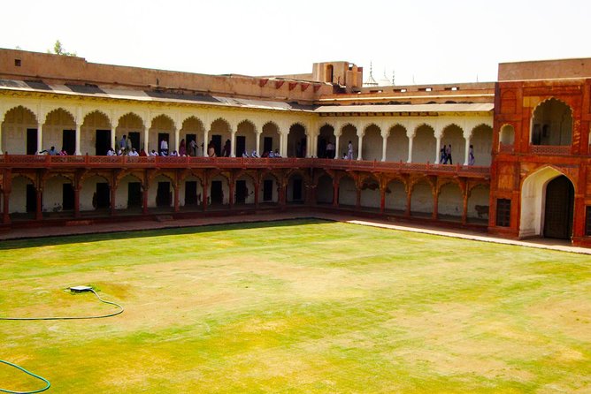 ALL INCLUSIVE Taj Mahal and Agra Tour From Delhi by Express Train