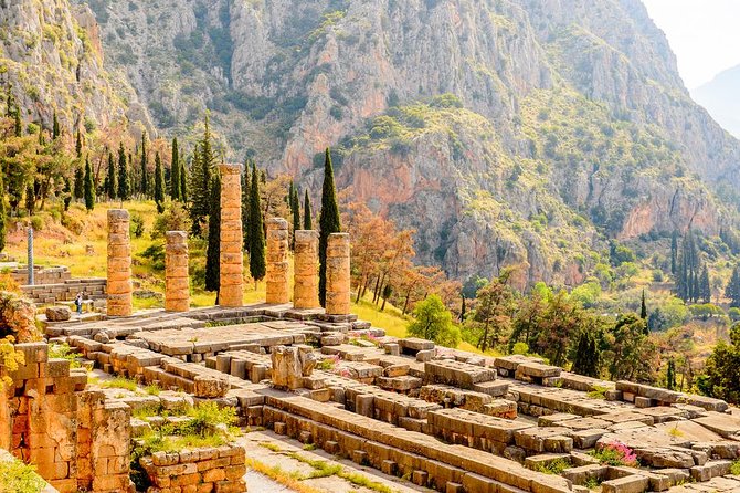 Amazing Delphi Full Day Private Tour – Visit the Navel of Earth
