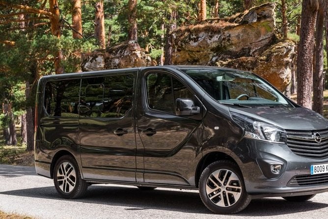 Arrival Private Transfer From Riga Airport RIX to Riga City by Minivan - Transfer Service Overview
