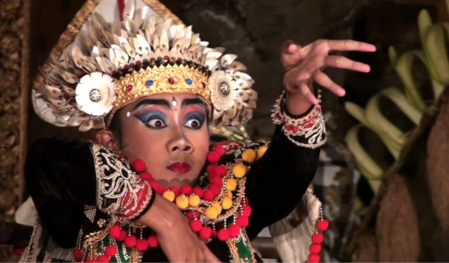 Bali: Making Canang Sari, Learning Balinese Musical & Dance