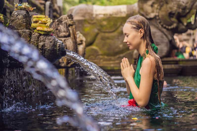 Bali : Purification at the Holy Water Temple & Waterfall