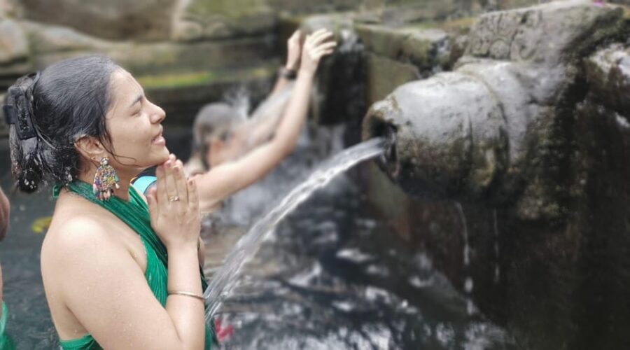Bali:Ubud Privite Tour ,Monkey Forest ,Swing , Water Tample!