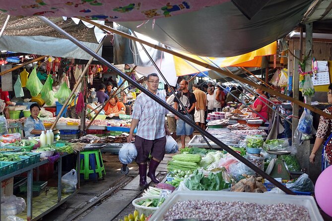Bangkok Damnoen Floating Market and Maeklong Railway Private Tour