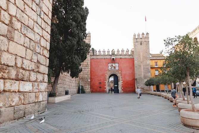 Best of Seville Walking Tour With VIP Alcazar & Cathedral
