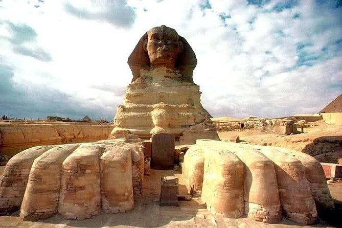 Best Private Full Day Tour to Giza Pyramids, Sphinx, Citadel and Old Cairo