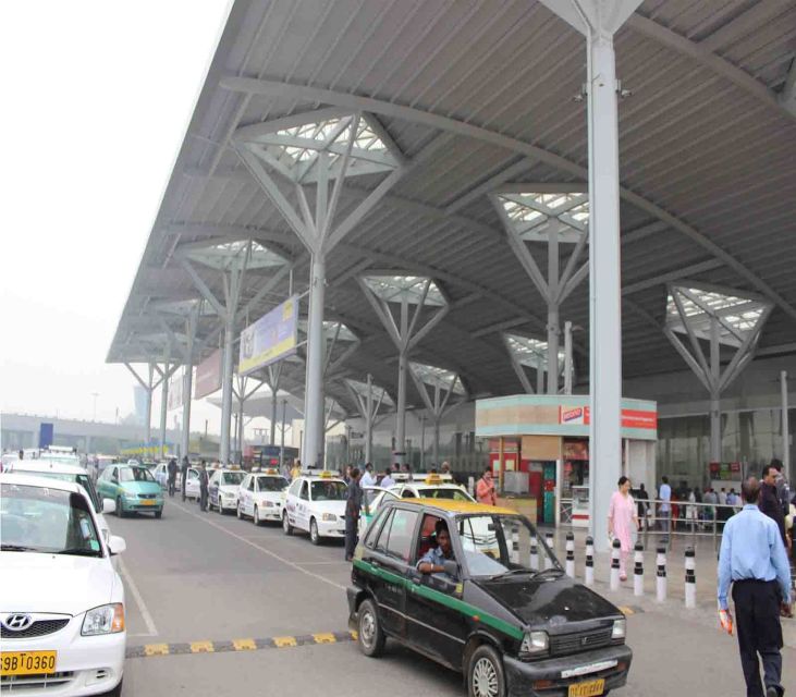 Bhubaneswar: Hotel to Bhubaneswar Airport Private Transfer