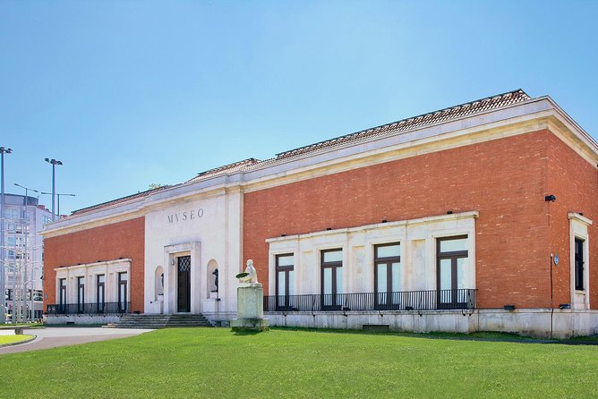 Bilbao: Museum of Fine Arts Private Guided Tour - Meeting and Logistics