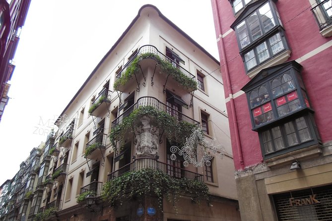 Bilbao: Old Town Small-Group Tour With Pintxos and Drinks