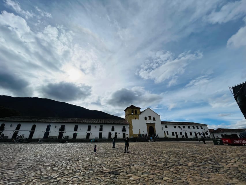 Bogota: Tour of Villa De Leyva, Ráquira, Pozos Azules, and Puente De Boyacá