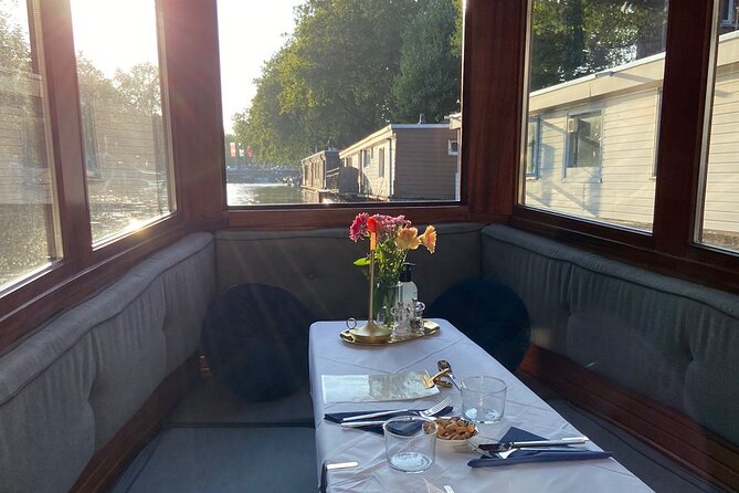 Breakfast Cruise Amsterdam on a Luxury Private Boat – Order a La Carte on Board