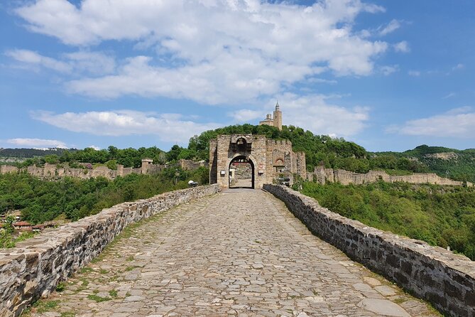 Bulgaria Day Trip: Basarabovo Monastery, Tsarevets & Arbanasi
