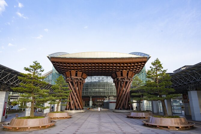 By E-Bike, Guided Private Tour of KANAZAWA Main & KENROKUEN - Inclusions