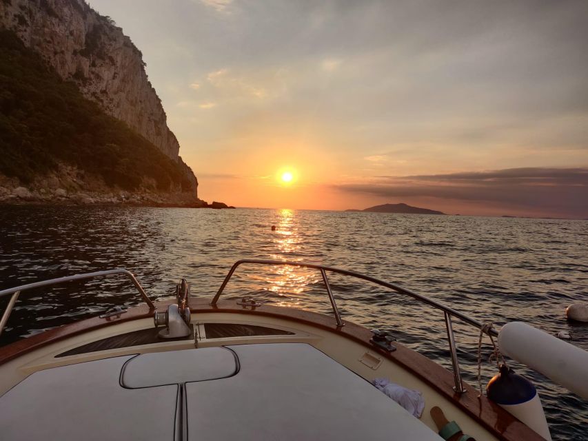 Capri: Private Tour in a Typical Boat