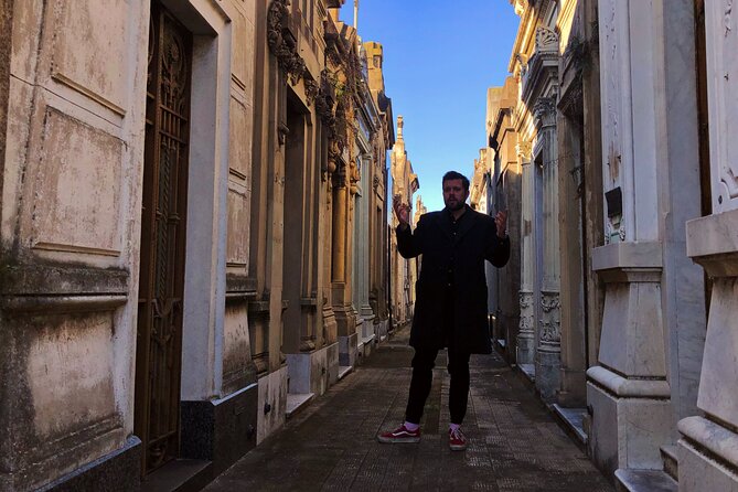 Chacarita Walking Tour – Spooky Cemetery Experience