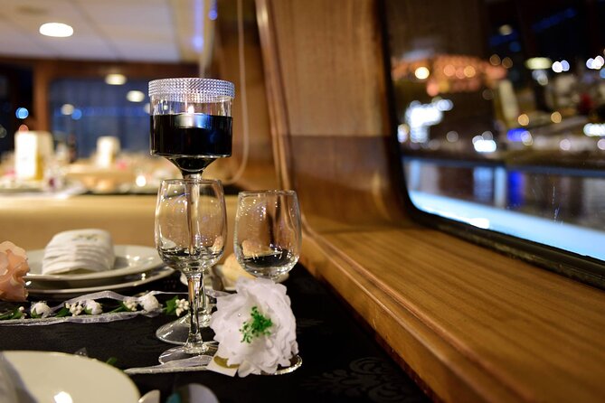 Christmas All Inclusive Dinner River Cruise With DJ on Board - Dining Options