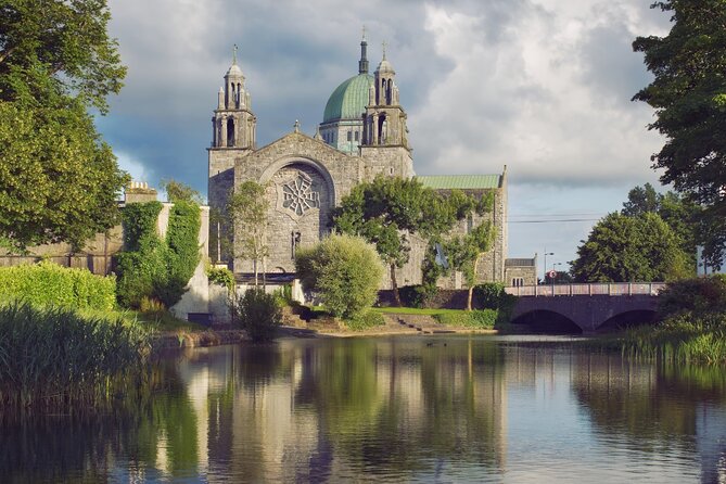 Cliffs of Moher, Burren and Galway City Tour