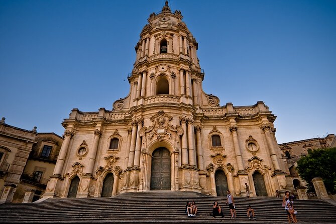COLORS , FLAVORS and SMELLS IN THE SCENIC BAROQUE of SICILY