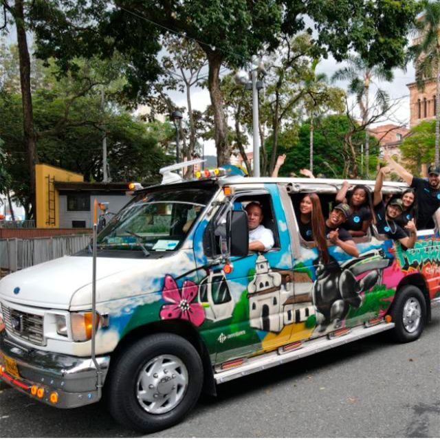 Comuna 13: Graffiti Tour With Tasting, Live Show, & Gallery