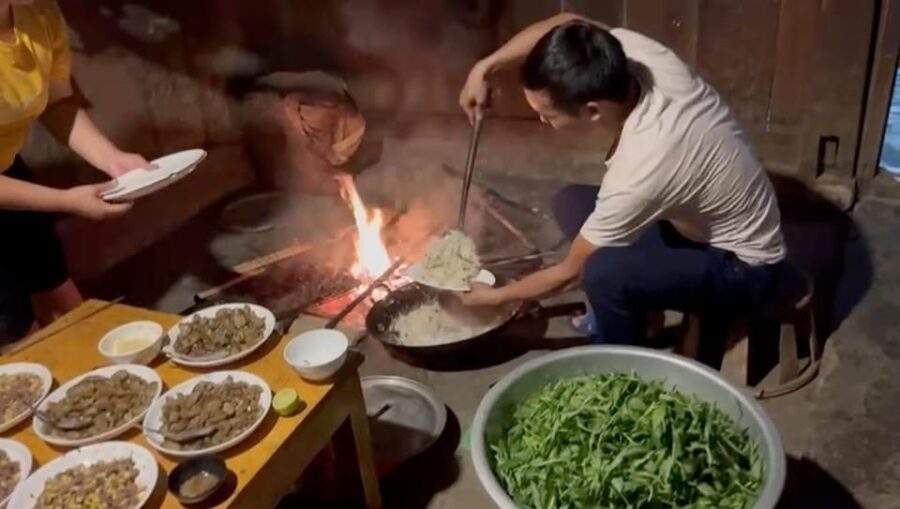 Cooking 5 Dishes of Vietnamese Food With Local - Overview of Cooking Class