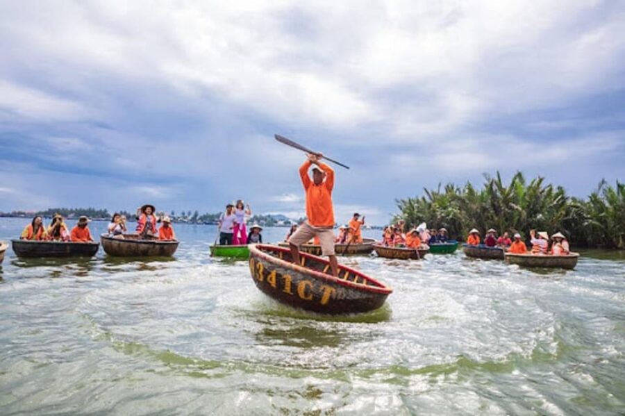Cooking Class W Phở and Market & Basket Boat Ride in Hoi an