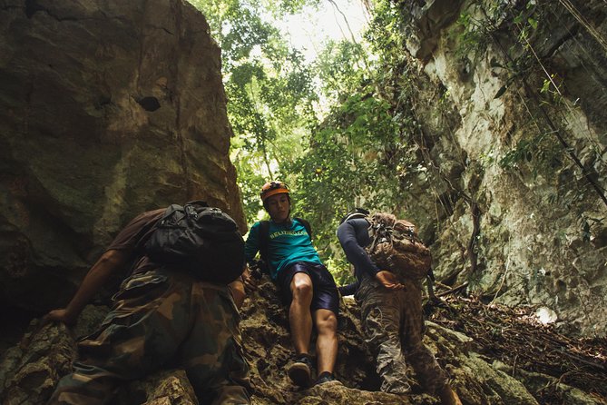 Crystal Cave With Local Tour Guide and Belizean Lunch