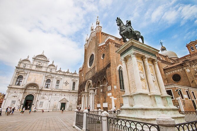 Deep Into Venice: Morning Walking Tour & Gondola Ride