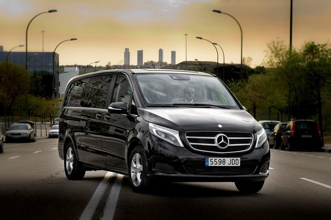 Departure Private Transfer HELsinki City to HELsinki Airport HEL by Luxury Van