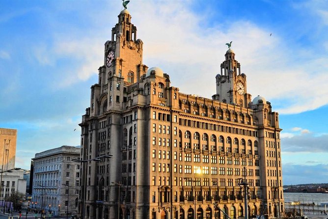 Departure Private Transfer: Liverpool to Manchester Airport MAN in Business Car