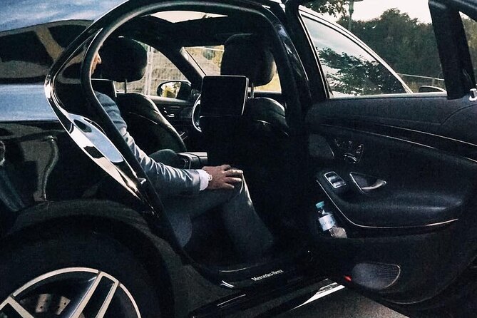 Departure Private Transfer: Orlando to Orlando Airport MCO in Business Car