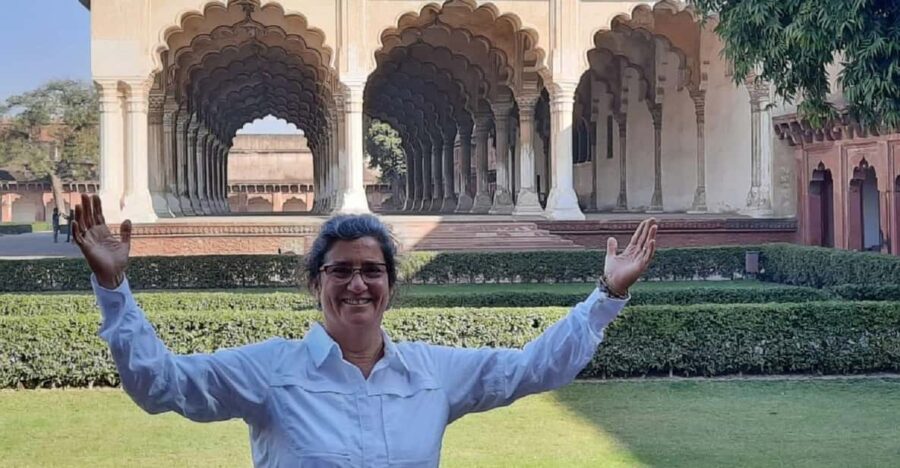 Discover Agra: 2-Day Taj Mahal Tour With Live Cultural Show - Guided Exploration and Cultural Activities