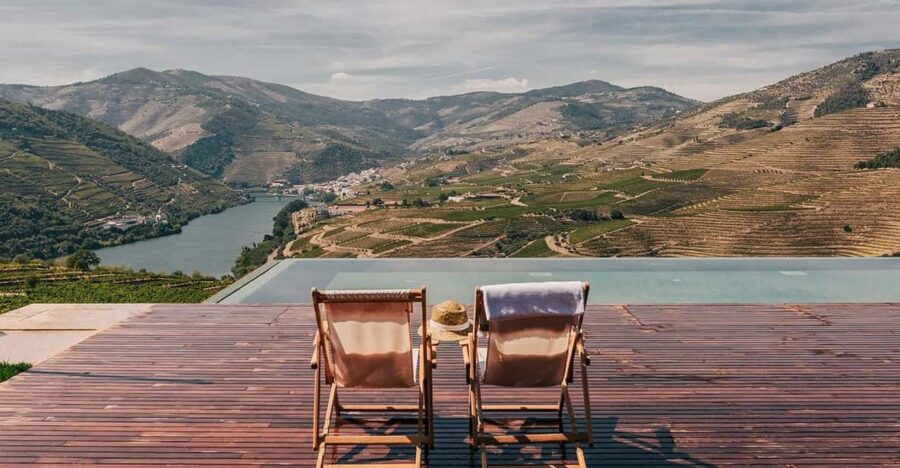 Douro Tour: Renowned Winery's Lunch & Private Luxury Cruise
