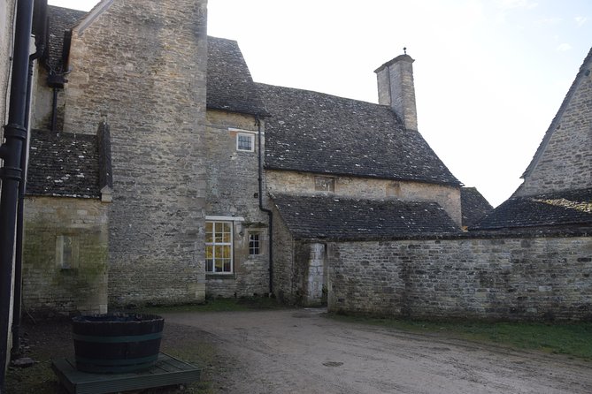 Downton Abbey Town and Country Tour From London by Private Black Taxi