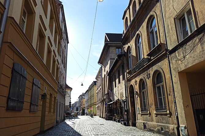 Evening Walking Tour With Dumplings & Beer In Old Jewish Quarter - Inclusions and What to Expect