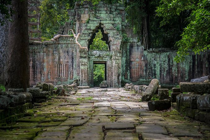 Explore 2-Days Sunrise Angkor Wat & Day Trip To Waterfall 1000 Lingas Carving