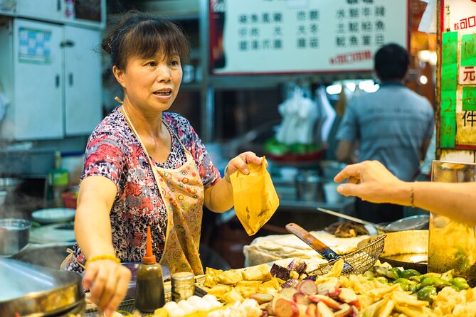 Explore Hong Kong: Aberdeen + Public Housing Estate Group Tour - Tour Overview