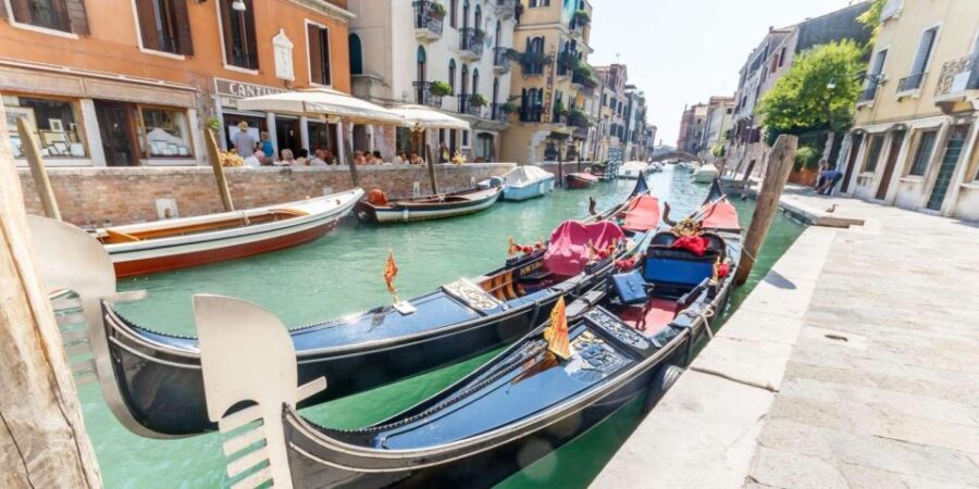 Explore Rialto, Bovolo & More: Walk & Gondola Ride