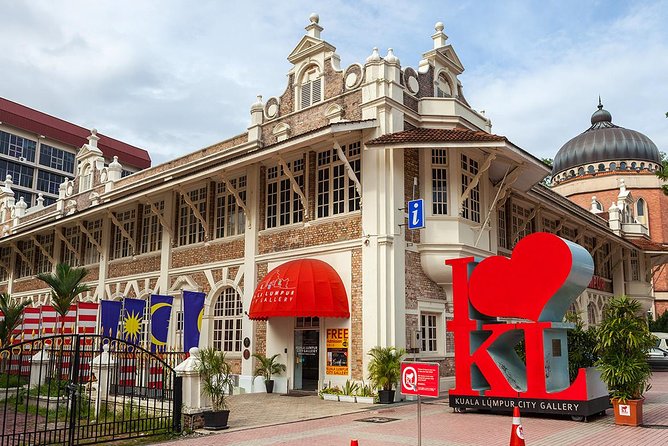 Explore the Wonders of Kuala Lumpur With Petronas Twin Towers