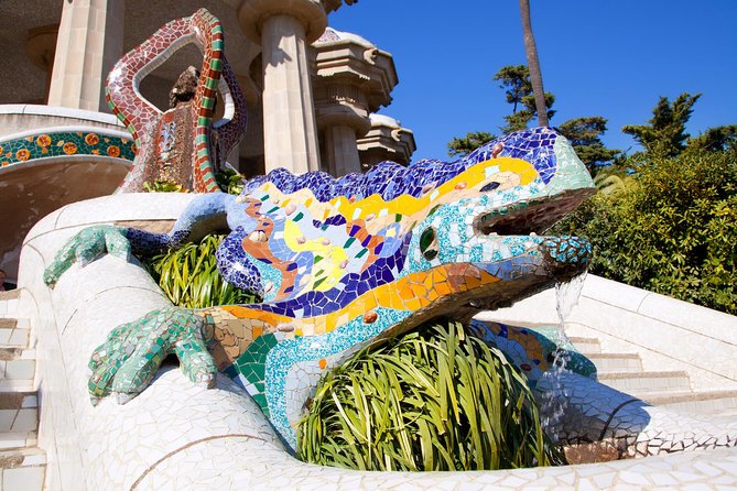 Fast Track: Sagrada Familia and Park Güell Guided Tour