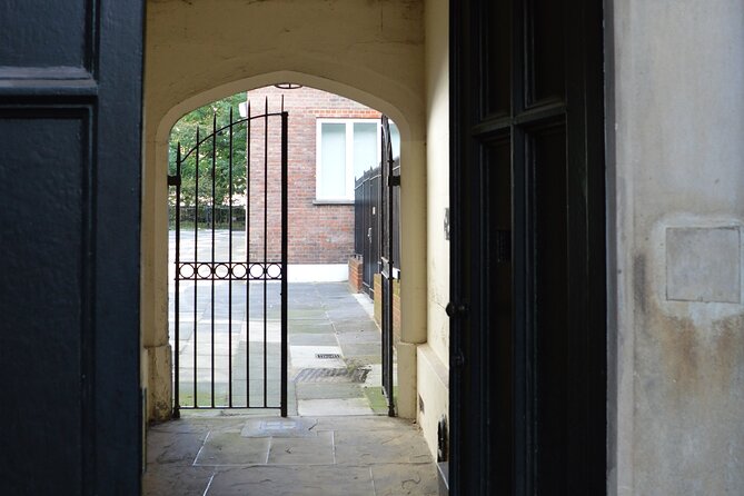 Fleet Street’s Alleyways and Backstreets: A Self-Guided Audio Tour