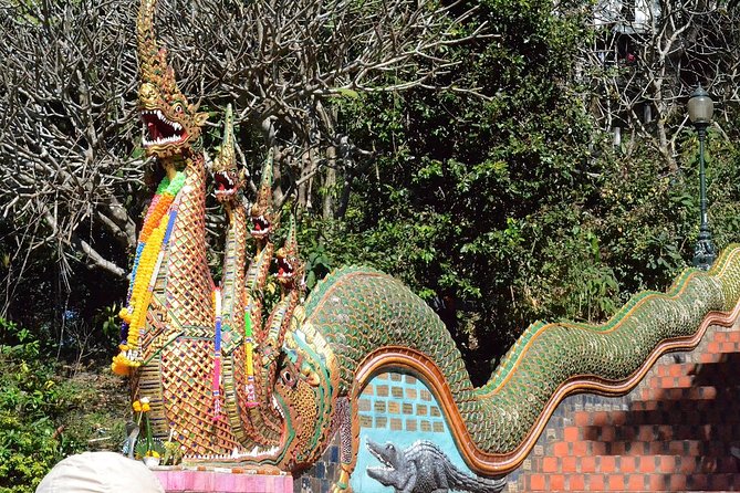 Follow Monks Trails Hiking & Alms Offering Doi Suthep